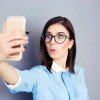 Online impressions depend on what you do not say Woman taking selfie